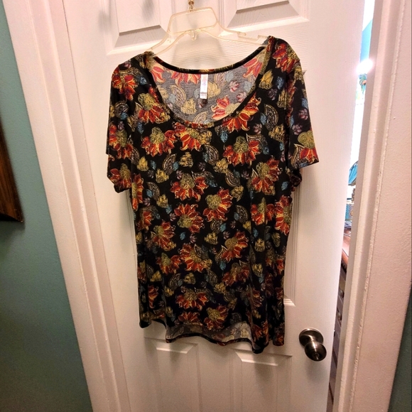 Lularoe classic Tee style Nwot - Picture 2 of 9